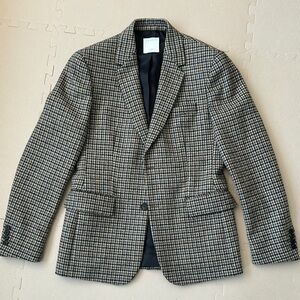 Sandro Men’s 100% virgin wool jacket in houndstooth design